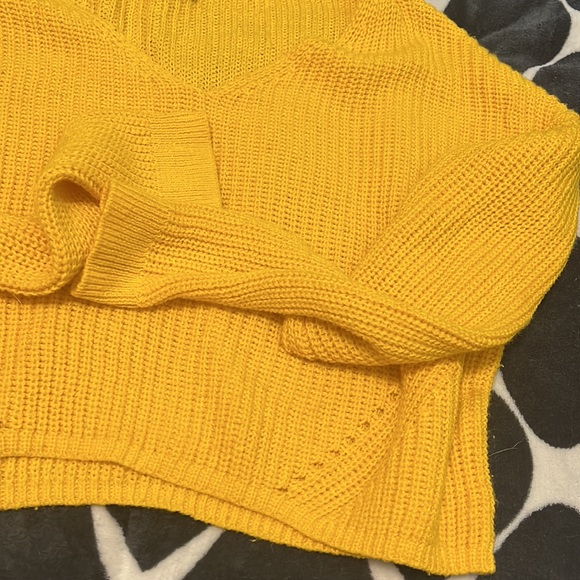 Cropped sweater - Picture 3 of 3